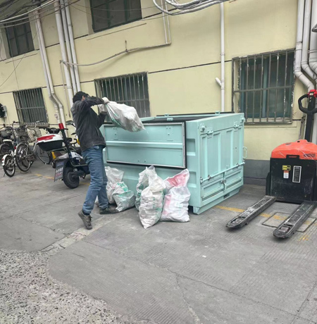 居民在手机上预约这种“周转箱”就能让建筑垃圾不落地！(图2)
