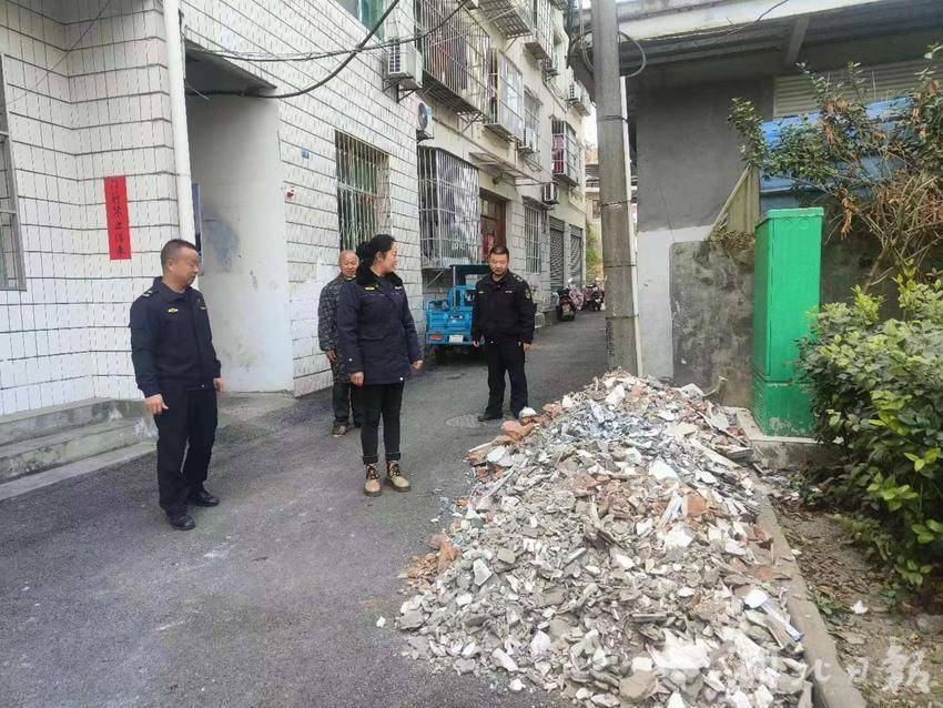县环卫所“靶向”发力解决建筑装修垃圾治理难题(图2)