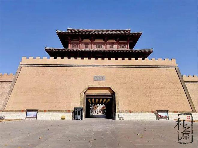 “泥土”的诗篇:探寻新型夯土墙建筑装饰的艺术之美(图3)