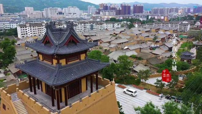 “泥土”的诗篇:探寻新型夯土墙建筑装饰的艺术之美(图6)