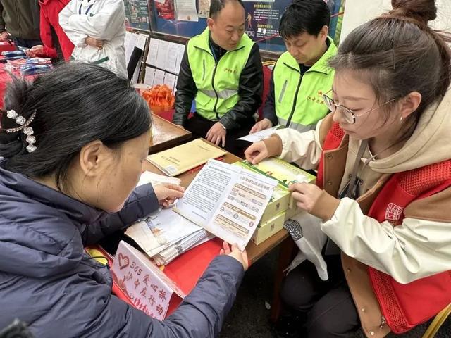 规范建筑垃圾管理临汾路街道积极推进“装修垃圾不落地”新模式(图2)