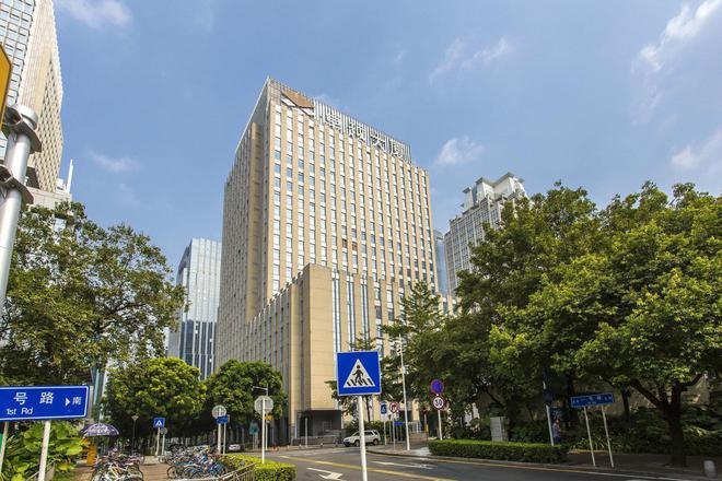 深圳卓越大厦租1-20人独立办公室精装修带家具交通便利可注册(图1)