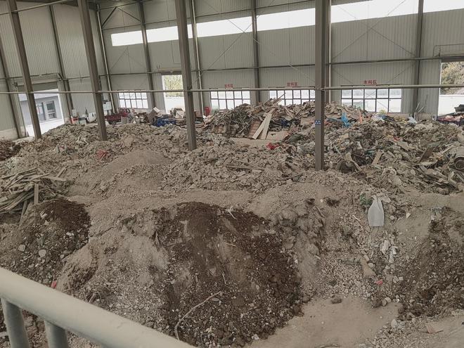 建筑垃圾处理设备全套生产线的高效转化之旅-建筑装修垃圾分拣(图1)