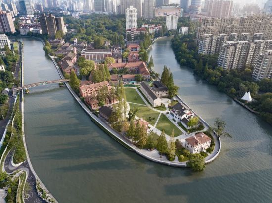华东政法大学历史建筑群：近270°河景建筑明珠(图1)