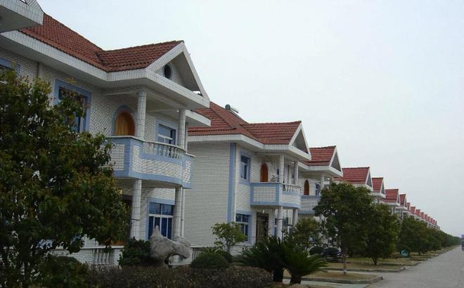 男子花63万买一套法拍房装修时竟在墙壁夹层发现6000万现金(图7)