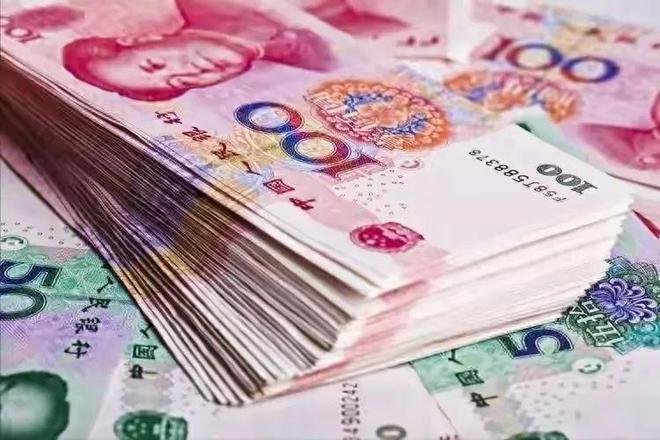 男子花63万买一套法拍房装修时竟在墙壁夹层发现6000万现金(图14)