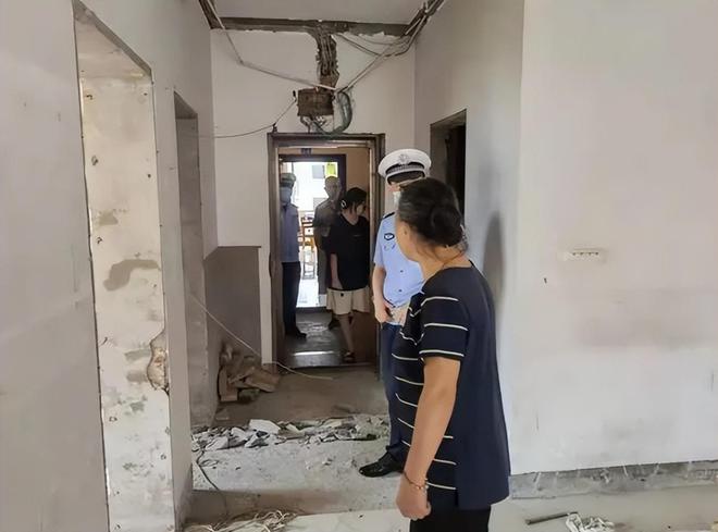 男子花63万买一套法拍房装修时竟在墙壁夹层发现6000万现金(图18)
