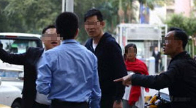 男子花63万买一套法拍房装修时竟在墙壁夹层发现6000万现金(图20)