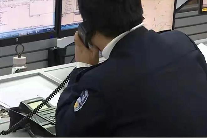 男子花63万买一套法拍房装修时竟在墙壁夹层发现6000万现金(图17)