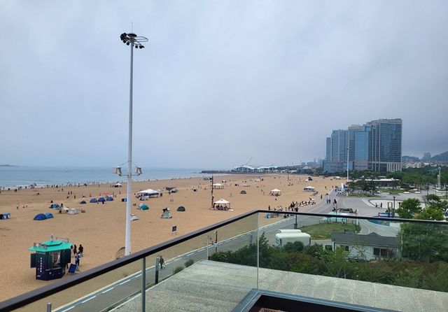 青岛石老人沙滩这一地标建筑“复活”归来！(图3)