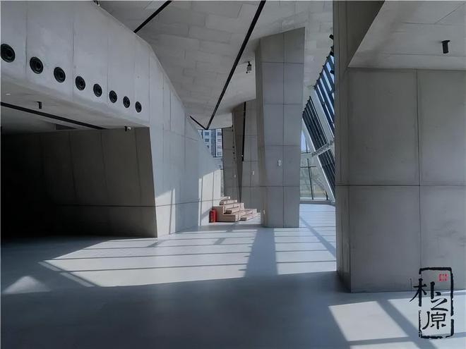 光影•肌理•空间：公共建筑中混凝土装饰板的应用与演绎(图1)