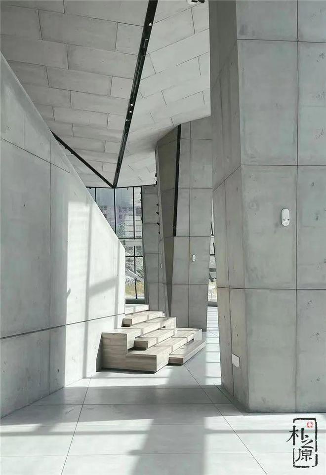 光影•肌理•空间：公共建筑中混凝土装饰板的应用与演绎(图2)