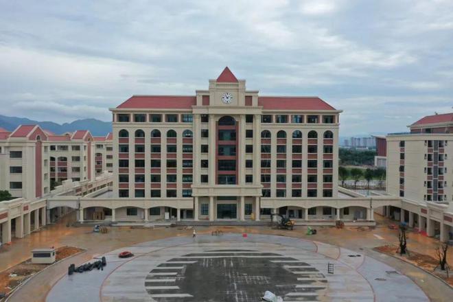 再官宣！漳州三中龙文校区9月投用！室内装修完成90%！还获中央资金扶持(图1)