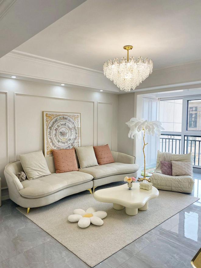 聪明人装修开始流行“拒绝吊顶”省钱又实用客厅起码扩大10㎡(图1)