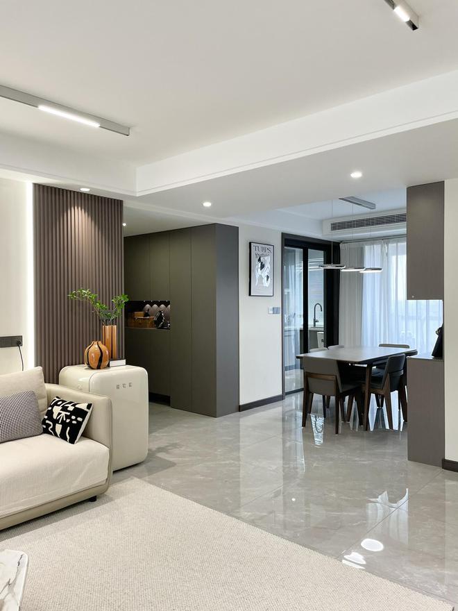 聪明人装修开始流行“拒绝吊顶”省钱又实用客厅起码扩大10㎡(图3)