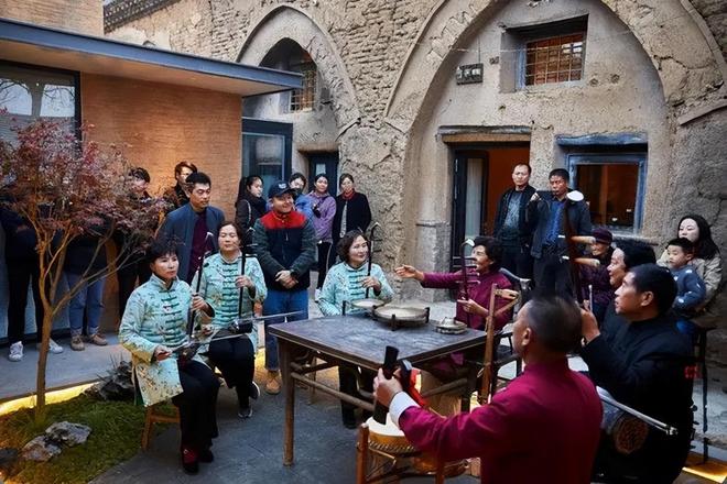 现代建筑夯土墙肌理装饰：人文的纽带情感的寄托(图4)