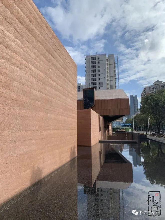 现代建筑夯土墙肌理装饰：人文的纽带情感的寄托(图2)