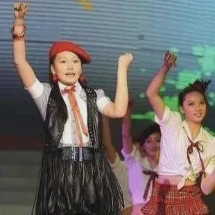 赵本山女儿晒新家8室5厅7卫1018平比五星酒店还豪华(图8)