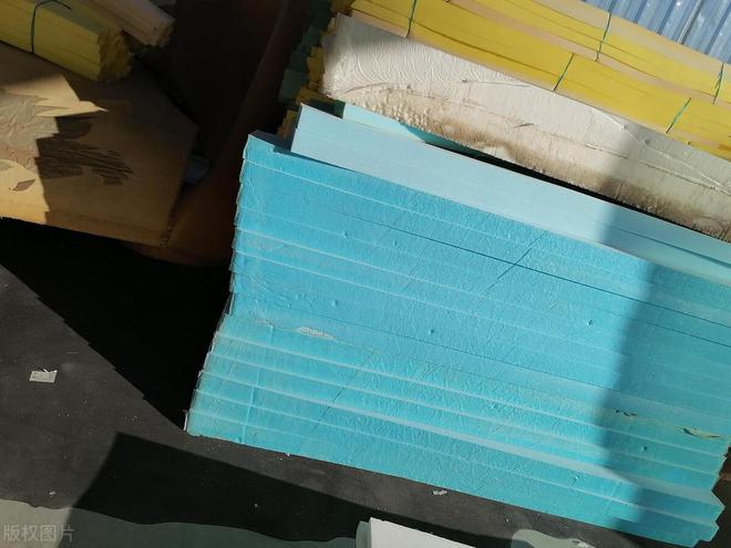 外墙保温装饰一体板的挤塑苯板、聚苯板、硬泡聚氨酯有何区别(图1)