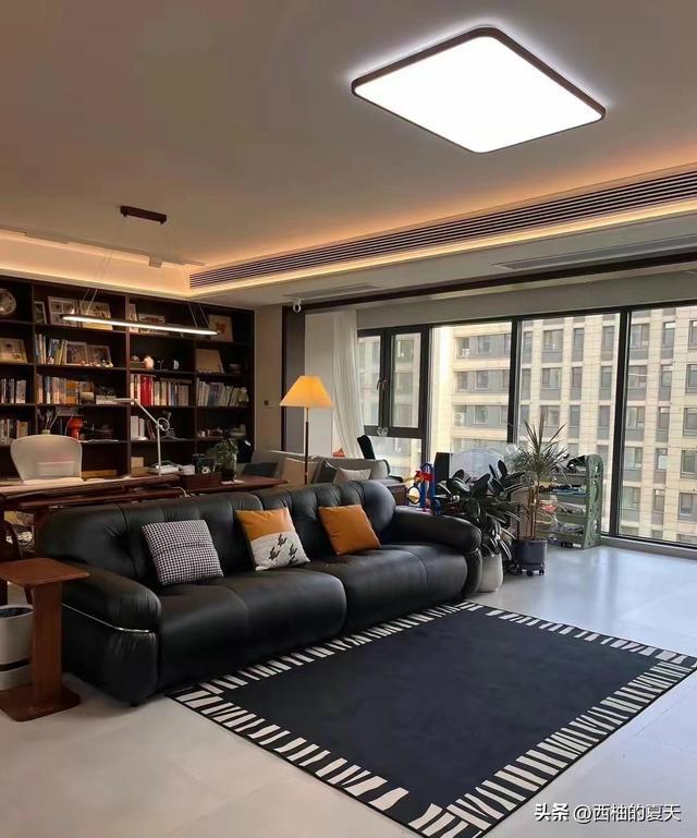 上东一男子晒出118m²的家因装修太过高级走红客厅成为亮点！(图3)