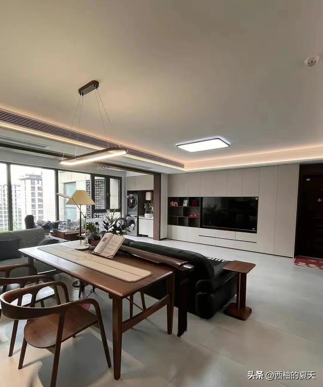 上东一男子晒出118m²的家因装修太过高级走红客厅成为亮点！(图2)