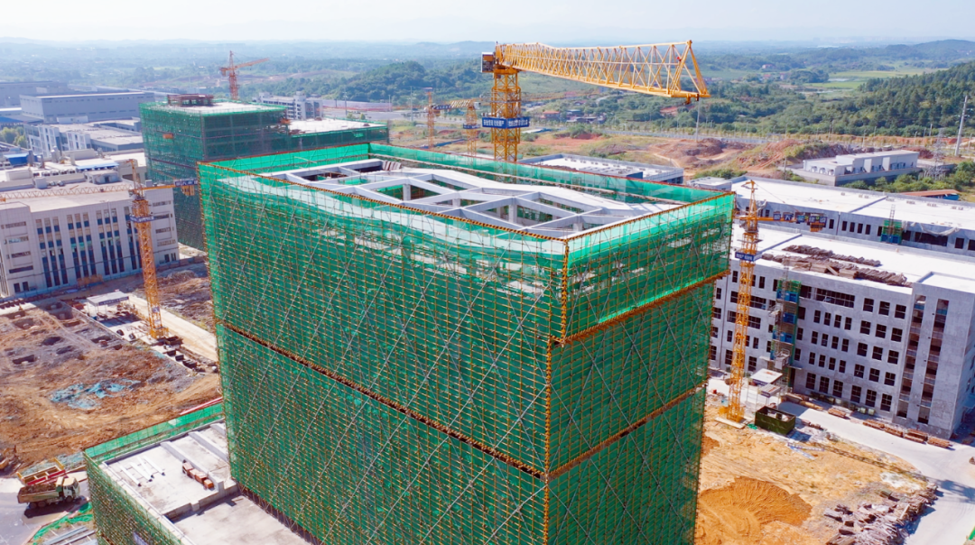 永州经开区：战高温斗酷暑多措并举保施工(图3)