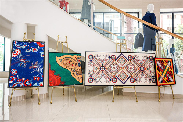 贵州施秉苗绣:科技加持“绣”出发展新画卷(图8)