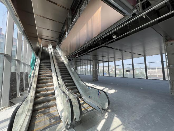 空港国际会议中心室内装饰装修工程有序推进(图2)