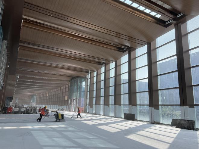 空港国际会议中心室内装饰装修工程有序推进(图1)