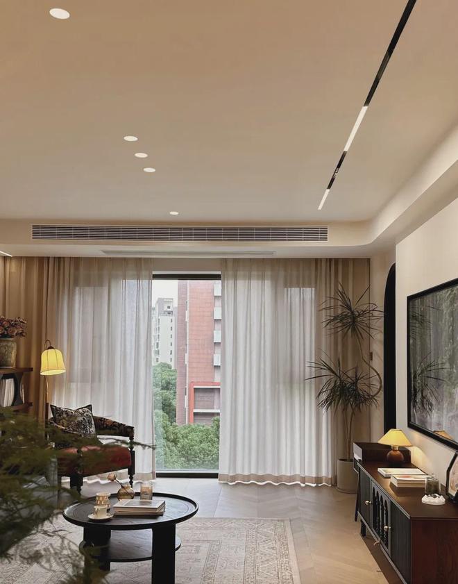 这位女设计师的家火了每一寸都散发着法式复古的浪漫气息(图2)