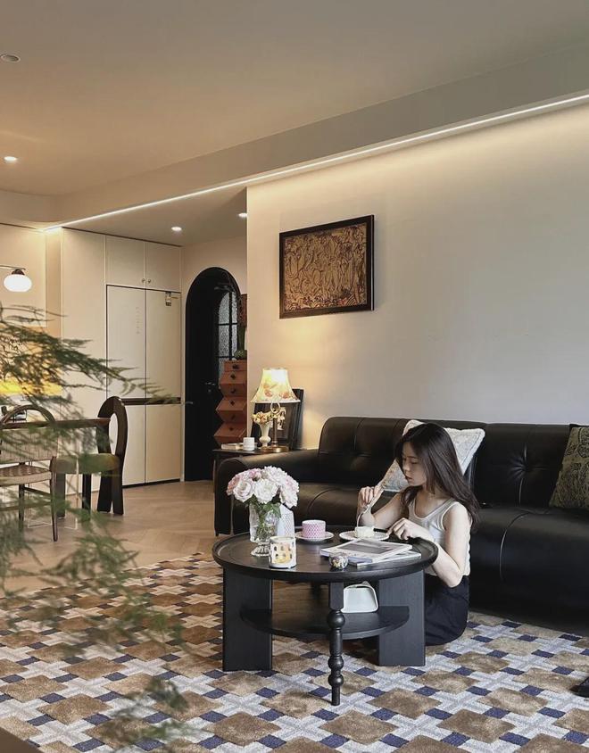 这位女设计师的家火了每一寸都散发着法式复古的浪漫气息(图5)