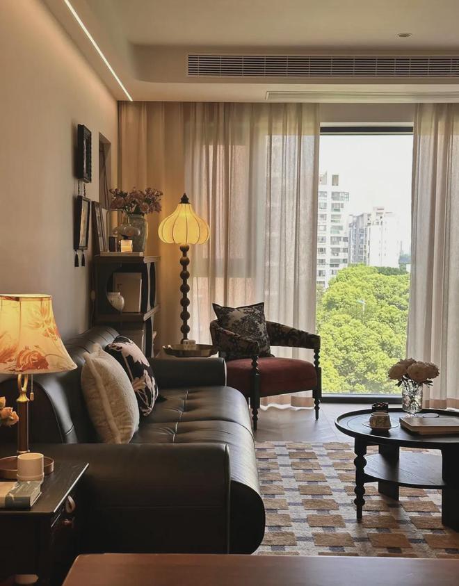 这位女设计师的家火了每一寸都散发着法式复古的浪漫气息(图4)