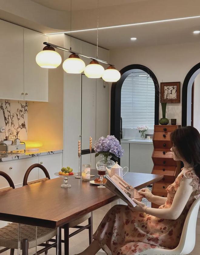 这位女设计师的家火了每一寸都散发着法式复古的浪漫气息(图7)