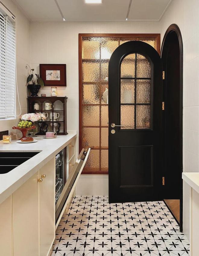 这位女设计师的家火了每一寸都散发着法式复古的浪漫气息(图11)