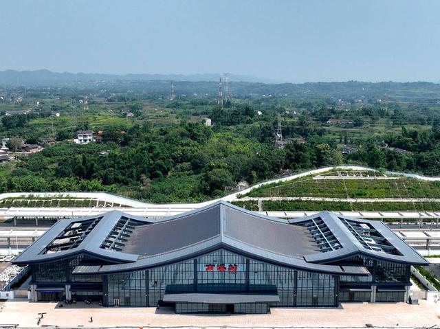 进入“双高铁”时代对四川宜宾南溪意味着啥？｜渝昆高铁川渝段通车(图2)