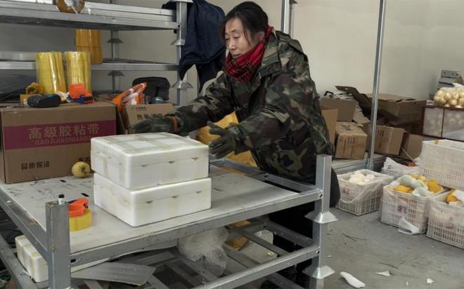 12条吸粉18万多57岁山东大姨用英语网上卖苹果(图1)