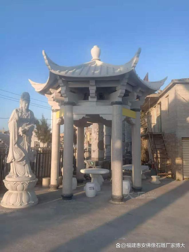 石雕凉亭在乡村中的装饰效果(图1)