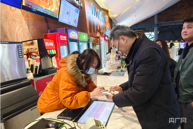 贵阳一影城因哪吒2火“出圈”全国影迷争先打卡(图1)