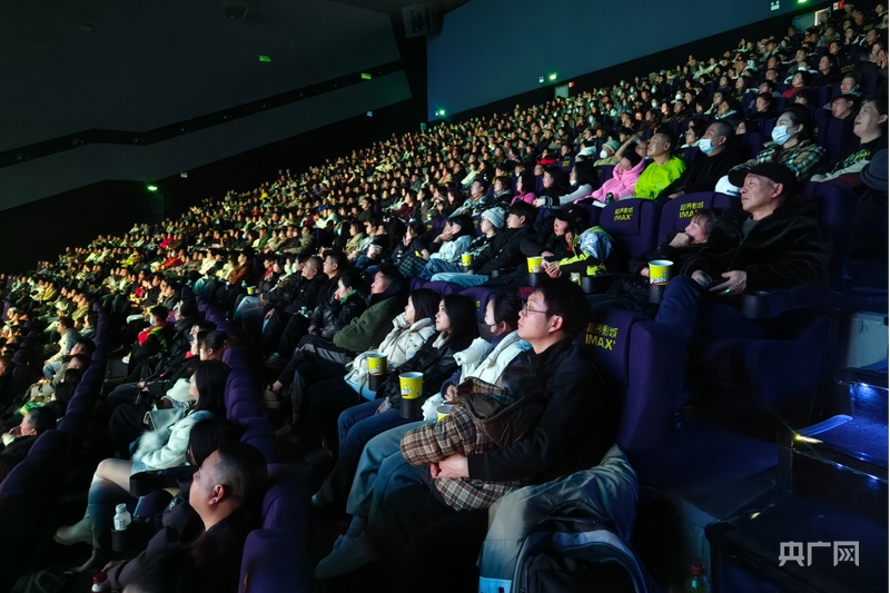 贵阳一影城因哪吒2火“出圈”全国影迷争先打卡(图2)