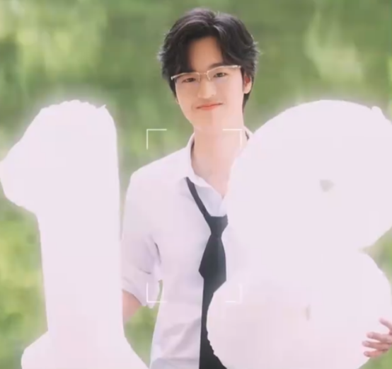 马景涛前妻为儿子庆生18岁马世天正脸酷似王俊凯身高近一米八好出众(图1)