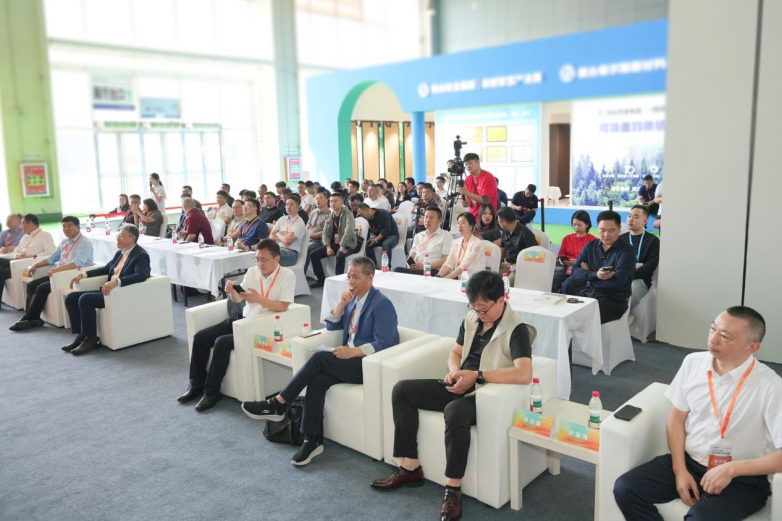 热康板于临沂木博会成功发布920全民健康日暨《热康整家孕婴标准技术要求》标准树立健康人居新标杆(图1)