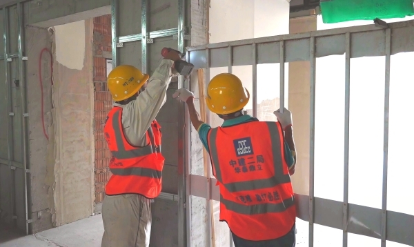 重庆残疾人康复中心二期工程进入装饰装修阶段冲刺年底完工(图1)