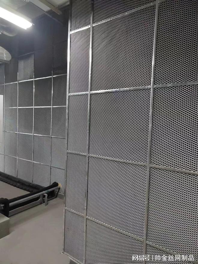铝板网网面层：机房吸音降噪建筑幕墙装饰的轻盈铠甲(图2)