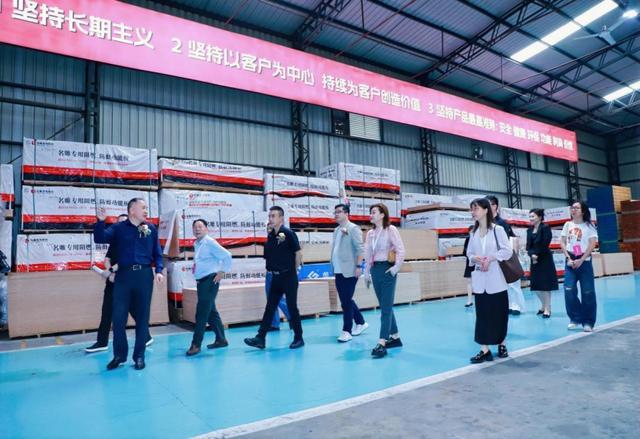 走进名雕装饰生态家居产业园洞见“五宅一生”新馆人居硬实力(图3)