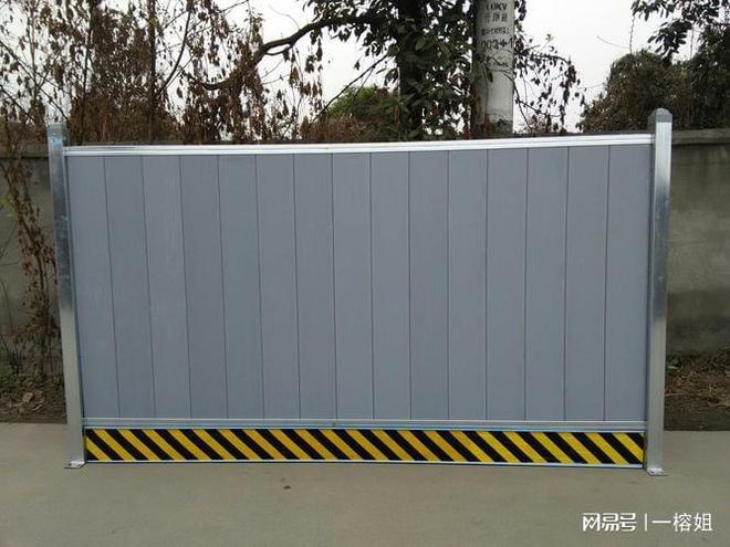 建筑围挡工程优选成都蓉锦装饰护栏广告彩钢新型围挡一站式供应(图1)