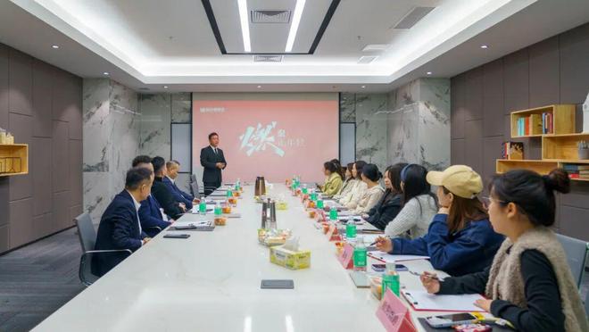 深化交流合作创艺装饰集团领导莅临新中源陶瓷总部参观考察(图3)