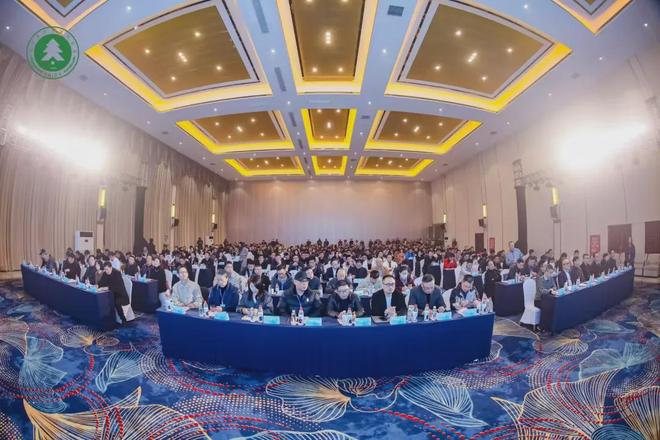 黄石市装饰协会参会2025湖北装饰辅材高质量发展大会(图2)