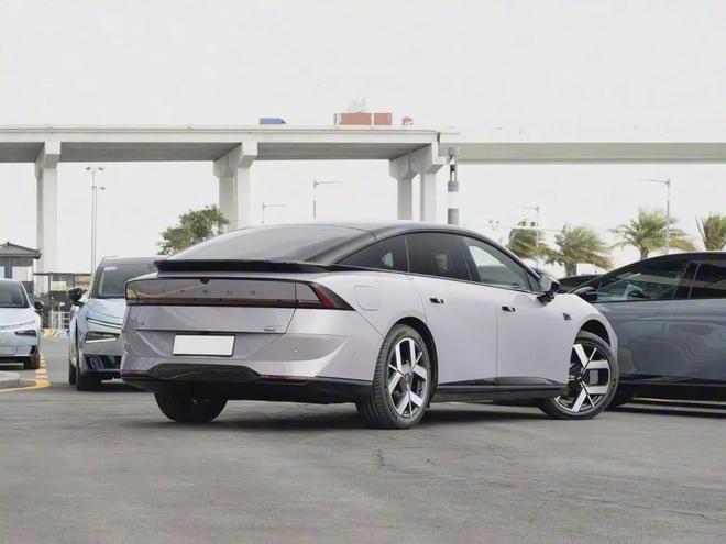 小鹏G7P7+双车升级亮相！多款重磅新车解析捷尼赛思G90大升级(图2)