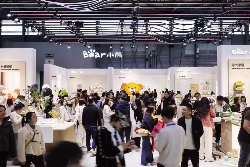 Labubu「触电」:泡泡玛特摸着小熊过河潮玩IP能否激活小家电市场?(图3)