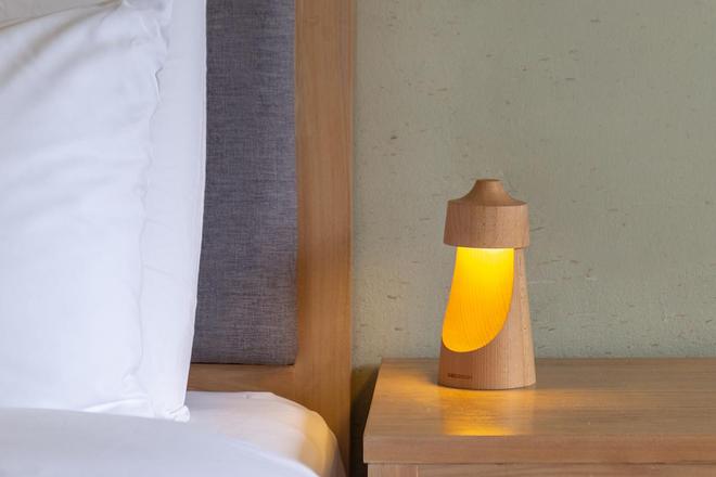 当星芒坠入行囊是谁在旷野里点燃了光的忧伤？注(图1)